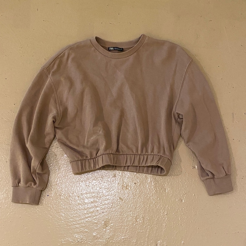 Zara Women's Beige Cropped sweatshirt